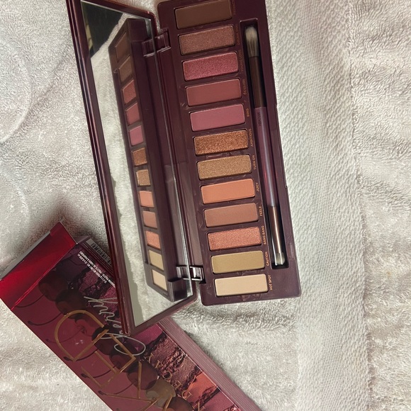 Urban Decay Naked Cherry eyeshadow pallet - Picture 2 of 8